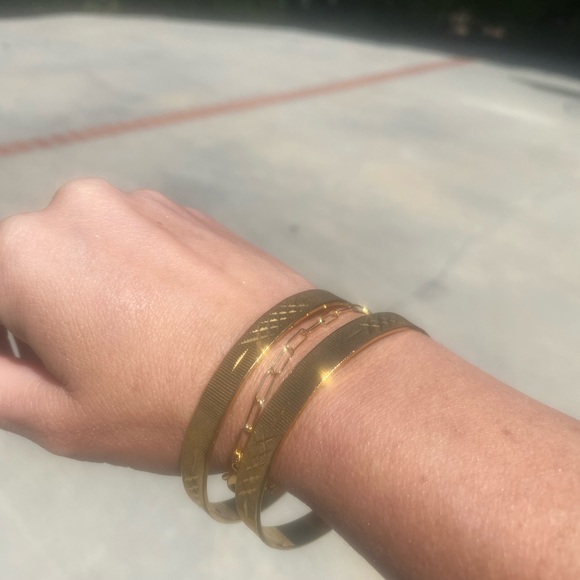 Beautiful pair of Bracha bangles - brand new and never worn! - Picture 5 of 6